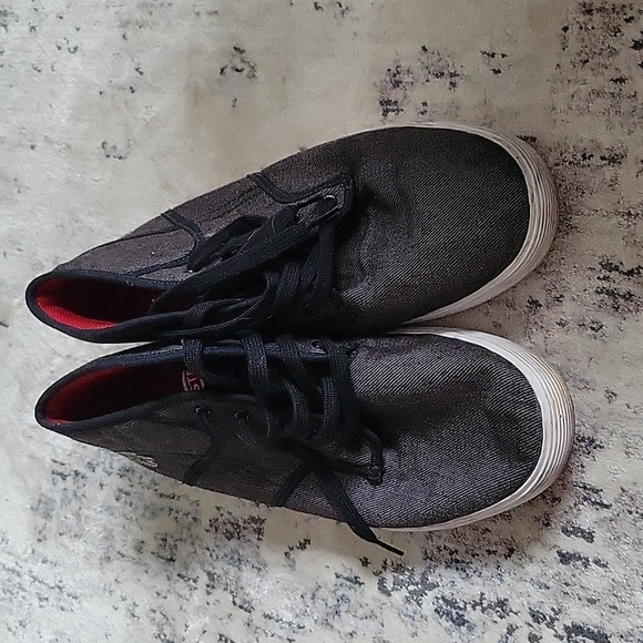 Men's grey Lacoste canvas shoes - Picture 2 of 8